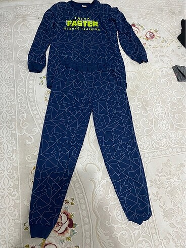 Erkek çocuğu pijama takımı 13-14 yaş
