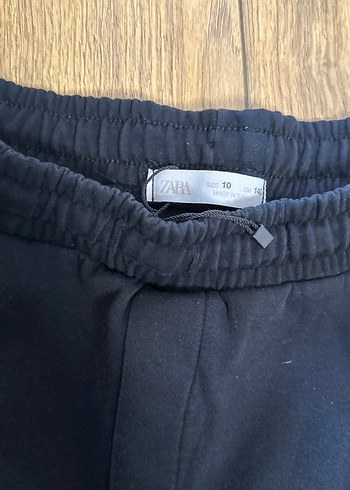 Siyah Erkek Spor Rahat Kesim Şort Zara 10 yaş - Görsel 3