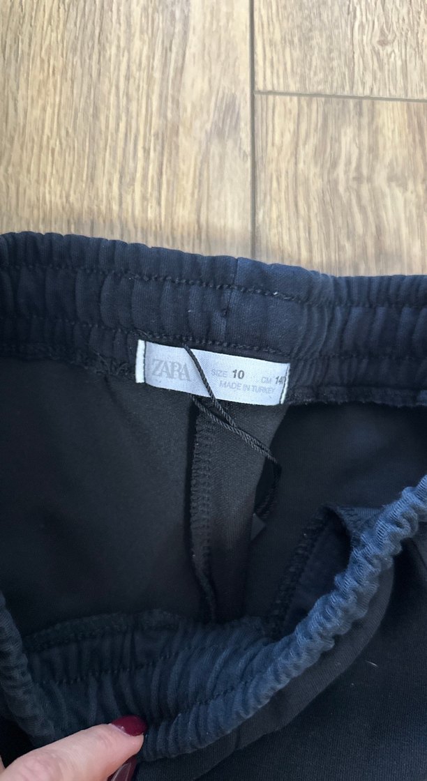 Siyah Erkek Spor Rahat Kesim Şort Zara 10 yaş - Görsel 4