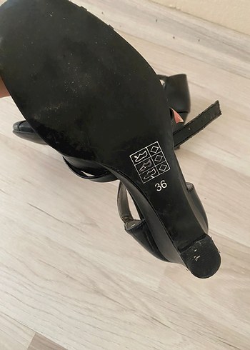 Siyah Tokalı Kadın Topuklu Sandalet - Görsel 3