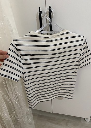 Çizgili Beyaz Kısa Kollu Tişört - Görsel 3