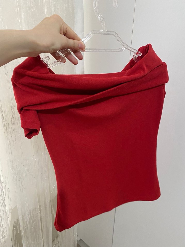 Kırmızı Drapeli Kayık Yaka Kadın Bluz - Görsel 2