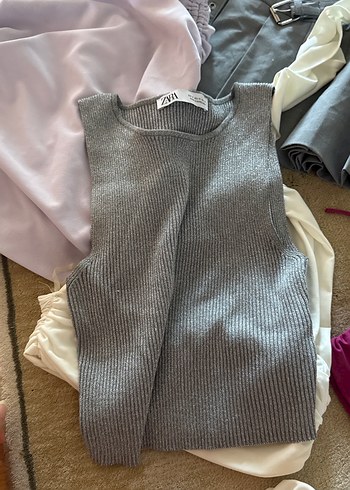 Gri Örgü Kolsuz Kadın zara crop