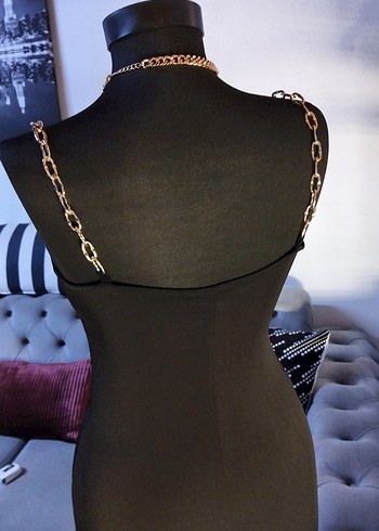 36/S beden boy 75 cm, Zincir Detaylı Siyah Midi Elbise - Görsel 3