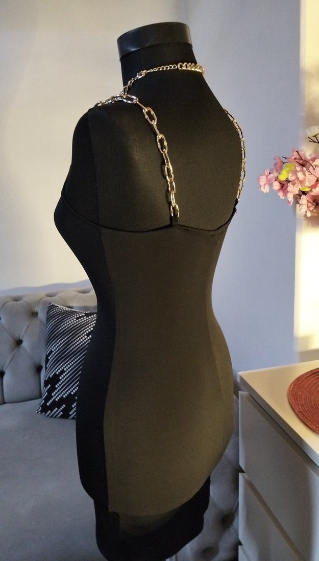 36/S beden boy 75 cm, Zincir Detaylı Siyah Midi Elbise - Görsel 4