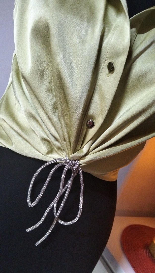 36/S beden, Kısa Kesim Saten Düğmeli Kolsuz Kadın Gömlek - Görsel 2