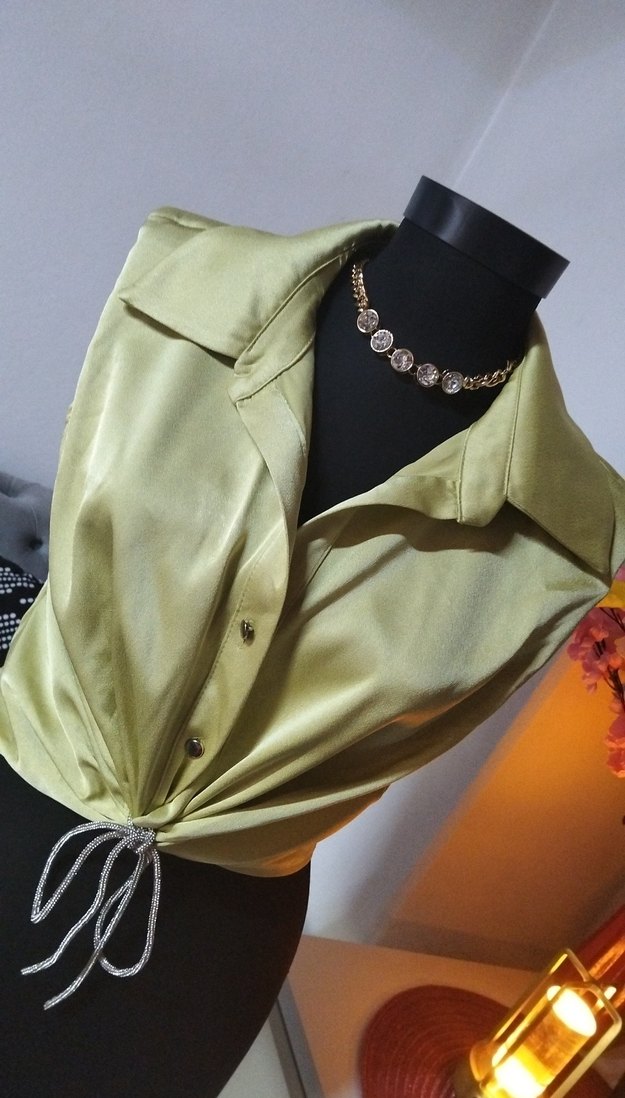 36/S beden, Kısa Kesim Saten Düğmeli Kolsuz Kadın Gömlek - Görsel 4