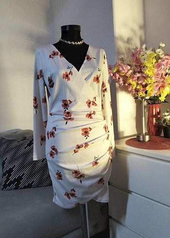 38/M beden boy 90 cm, Çiçek Desenli V Yaka Elbise - Görsel 2