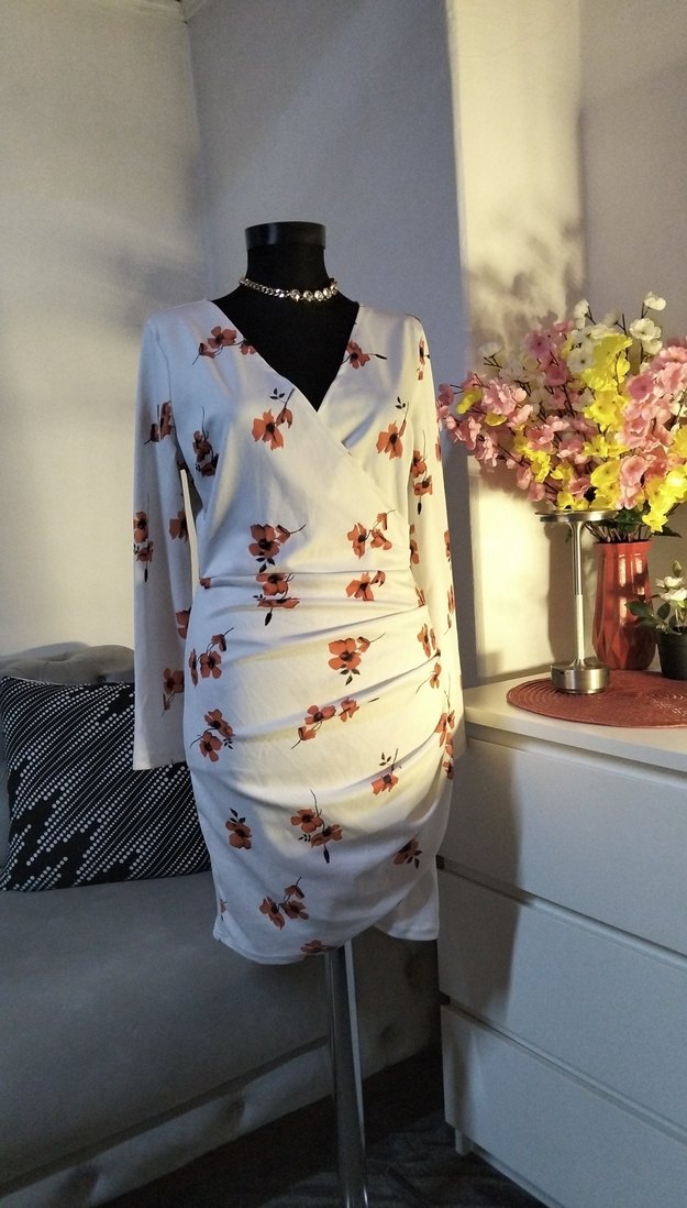 38/M beden boy 90 cm, Çiçek Desenli V Yaka Elbise - Görsel 2