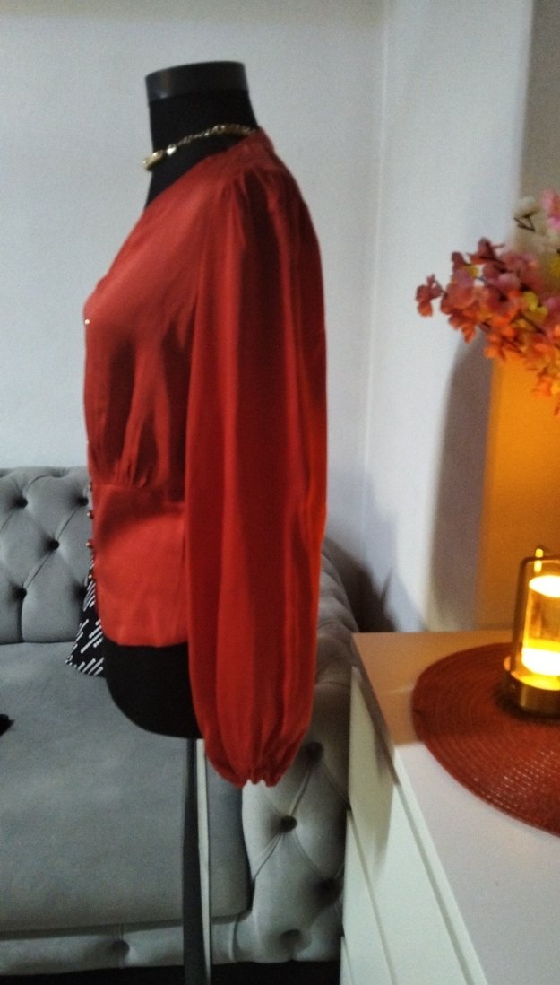 adL 38/M beden. Koyu Kırmızı V Yaka Düğmeli Kadın Bluz - Görsel 4