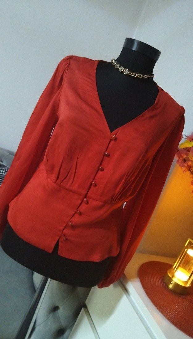 adL 38/M beden. Koyu Kırmızı V Yaka Düğmeli Kadın Bluz - Görsel 3