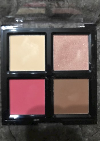 Beden Flormar Çok Renkli All In One Yüz Paleti