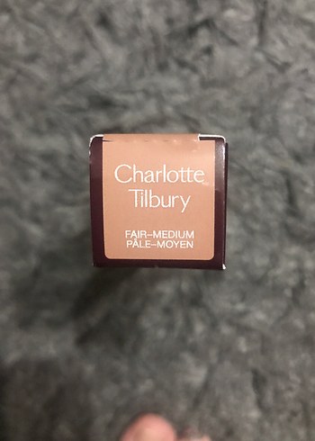 Charlotte Tilbury 02 countör