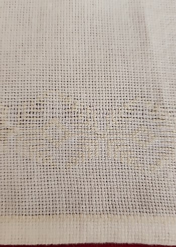 Nakışlı Beyaz uzerine sari kanaviçe Örtü