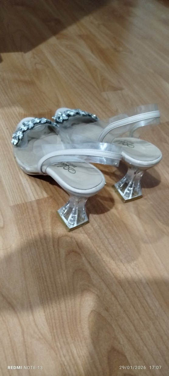 Kırmızı Tokalı Stiletto Topuklu Kadın Ayakkabı - Görsel 3