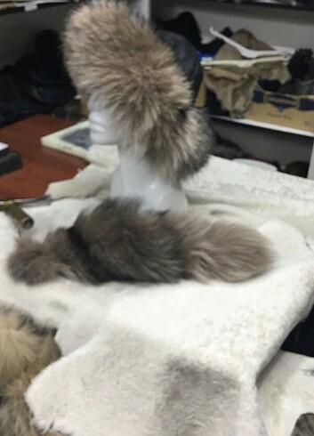 UNİSEX Hakiki Tilki ve Tilki Kuyruklu Deri Börk, Şapka Modelimiz