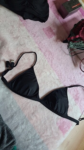 Üçgen bikini