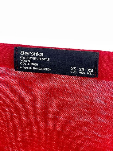 xs Beden kırmızı Renk Bershka T-shirt %70 İndirimli.