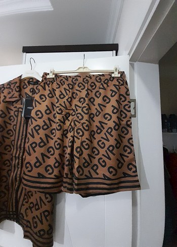 Kahverengi Kemerli Batik Desenli Mini Tişört ve şort - Görsel 3