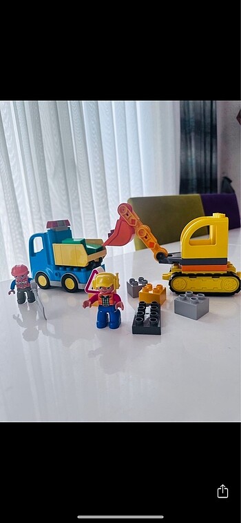 Lego Duplo ilk inşaat kamyonu