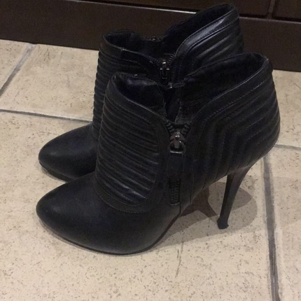 Siyah deri bootie
