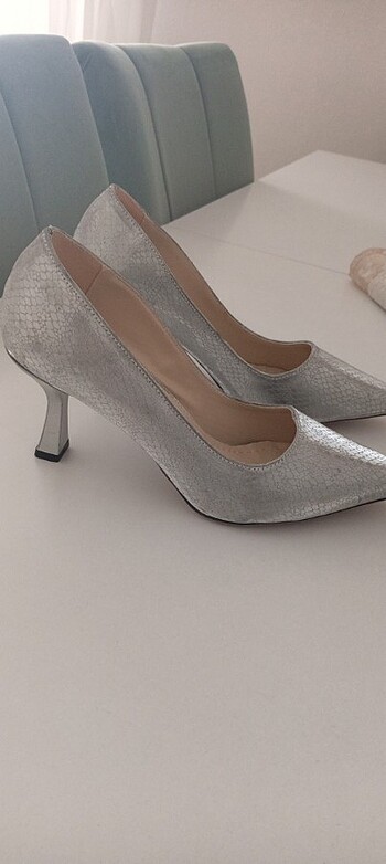 Gri stiletto