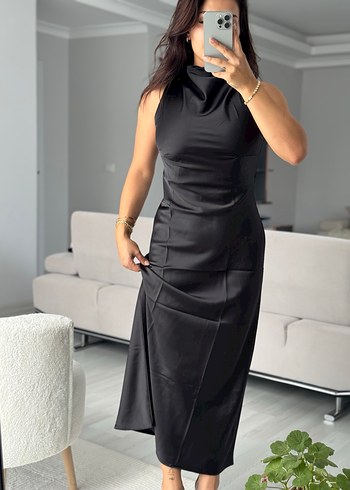 Siyah Yüksek Yakalı Midi Elbise - Görsel 3