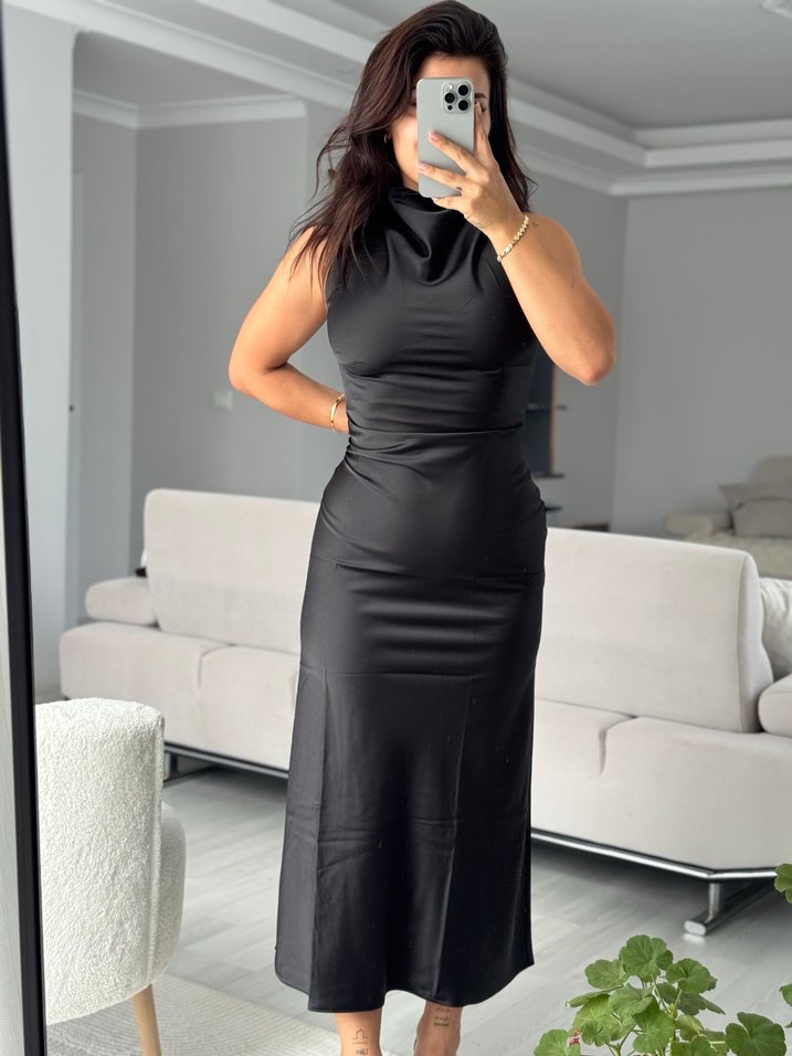 Siyah Yüksek Yakalı Midi Elbise - Görsel 2