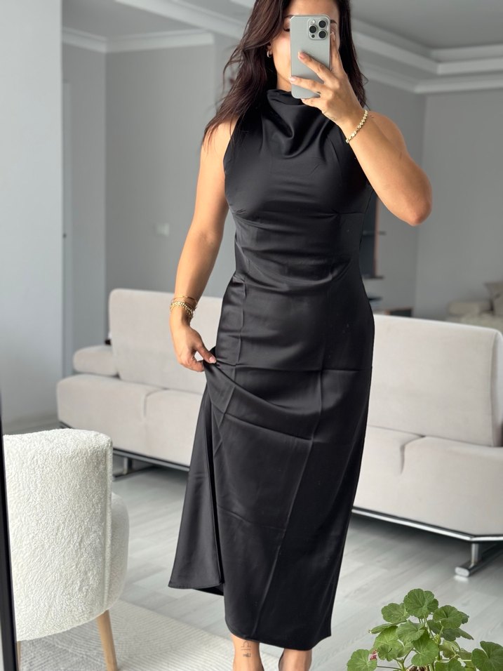 Siyah Yüksek Yakalı Midi Elbise - Görsel 3