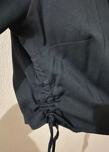 Siyah büzgü detay crop gömlek - Görsel 2