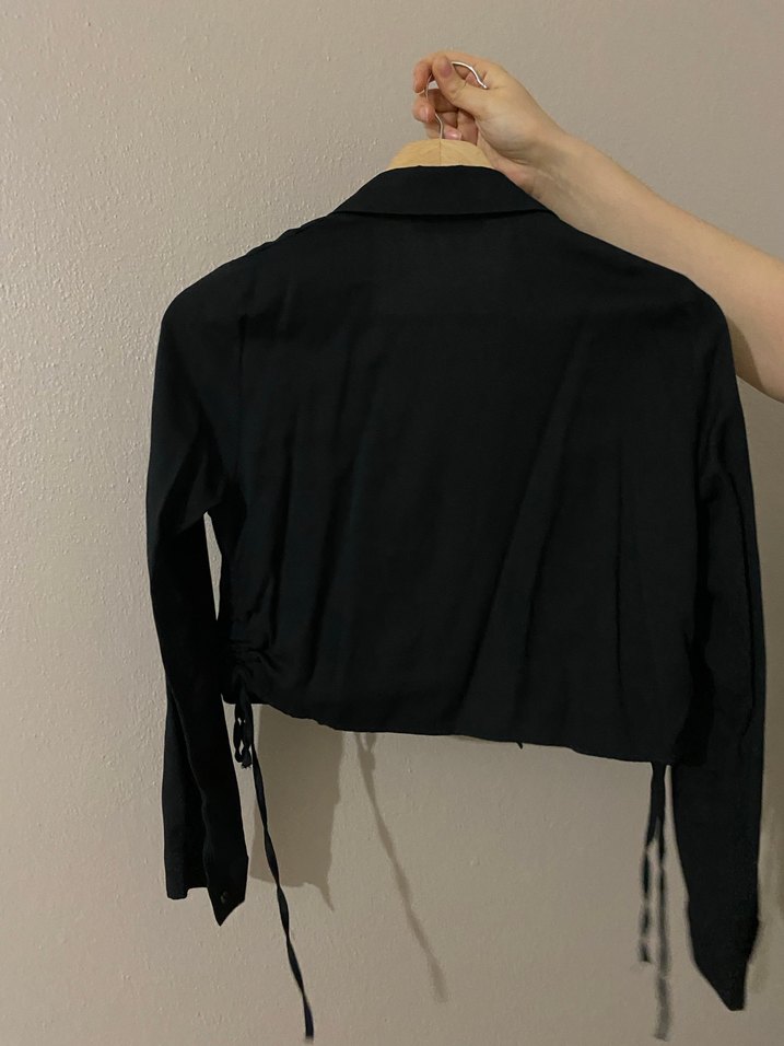 Siyah büzgü detay crop gömlek - Görsel 3