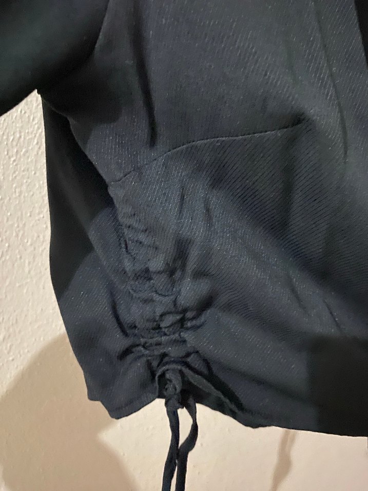 Siyah büzgü detay crop gömlek - Görsel 2