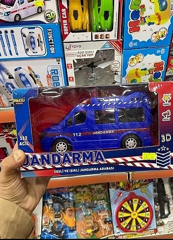 Sesli ışıklı gezen jandarma arabası 