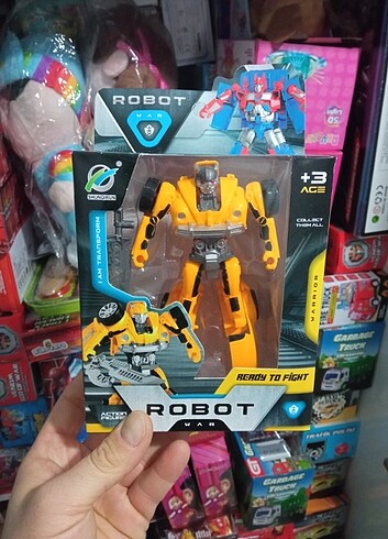 Robota dönüşen araba