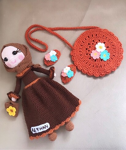 Beden Amigurumi bebek ve çanta seti