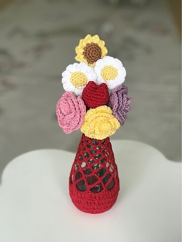 Amigurumi örgü çiçek buketi