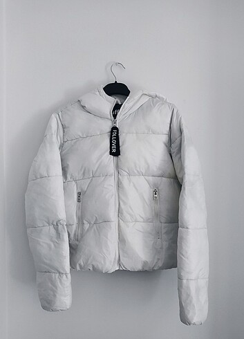 Bershka Puffer Kadın Şişme Kapşonlu Mont 