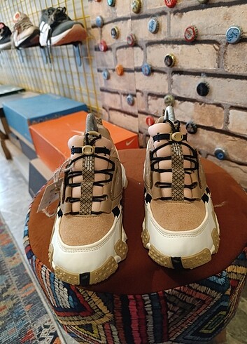 37 Beden Orijinal Puma Kadın Spor Outdoor Ayakkabı 
