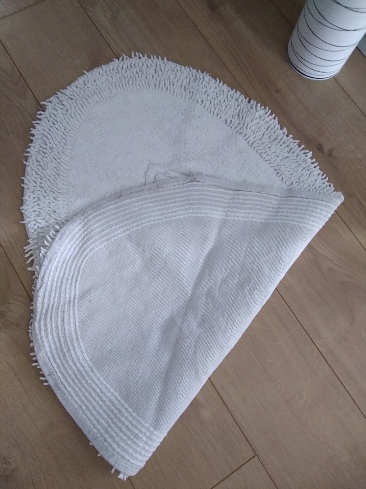 1.00*58 cm Ebatında İşlemeli Beyaz Oval Banyo Paspası - Görsel 5