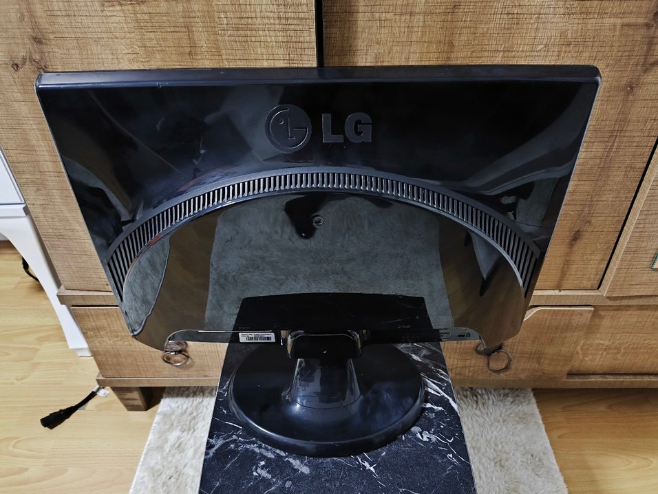 LG FLATRON W1954S-PF 19" MONİTÖR - Görsel 3