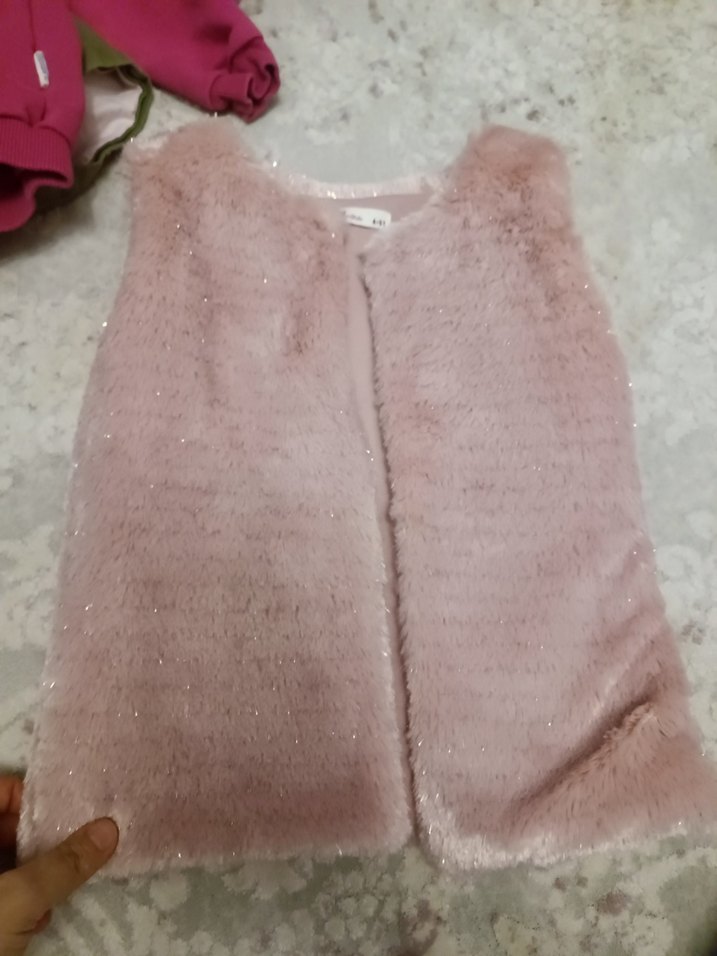 Kız Çocuk Pembe Kürklü Nakışlı Yelek - Görsel 2