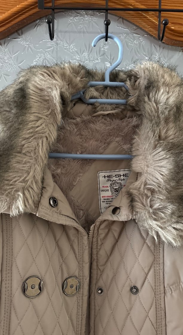 Kürk Detaylı Bej Kadın Kışlık Ceket - Görsel 3