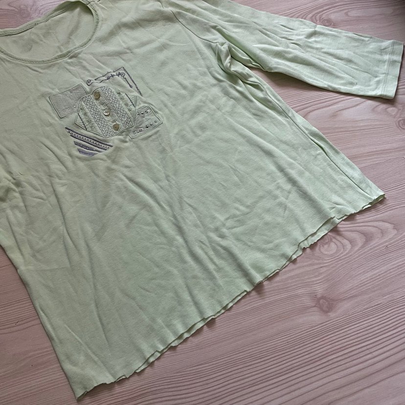 Yeşil desenli nakışlı üst - Görsel 4