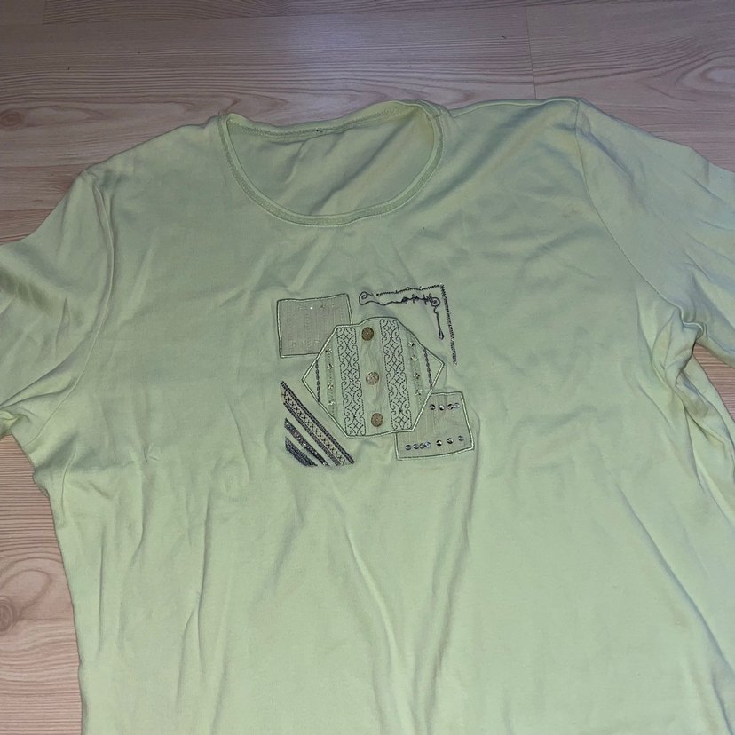 Yeşil desenli nakışlı üst - Görsel 2