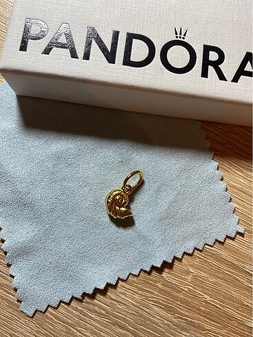  Beden Pandora shell charm
