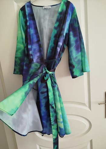 Uzun, bağlamalı, tie-dye desenli kadın kimono