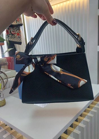 Kemer Detaylı Siyah Deri Kadın Çanta - Görsel 2