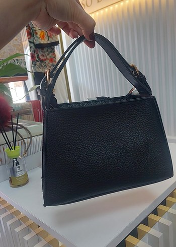 Kemer Detaylı Siyah Deri Kadın Çanta - Görsel 3