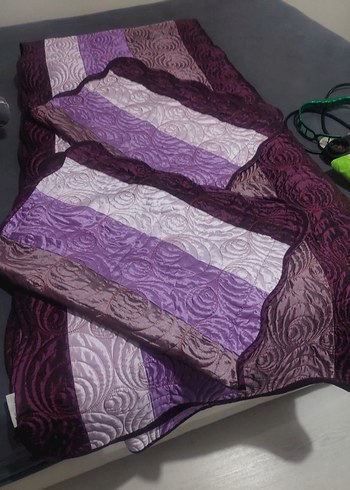 Mor İşlemeli Yatak Örtüsü.Sayılı kullanılmış olup sorunsuzdur - Görsel 2