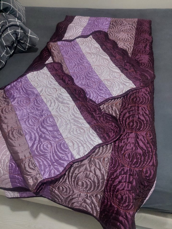 Mor İşlemeli Yatak Örtüsü.Sayılı kullanılmış olup sorunsuzdur - Görsel 3